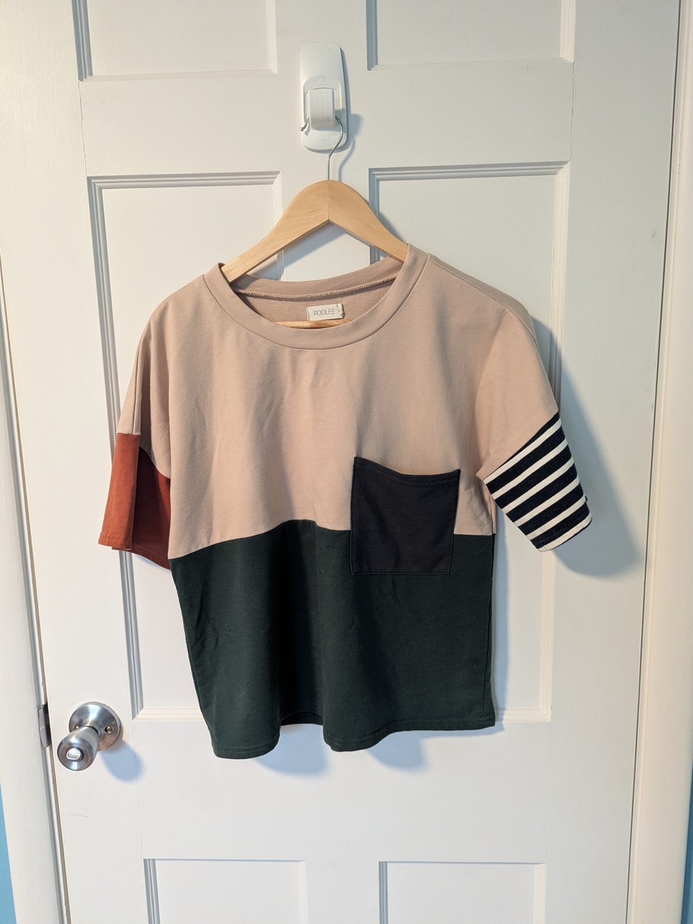 Roolee Colorblock Short Sleeve Tee in Beige, Dark Green & Black